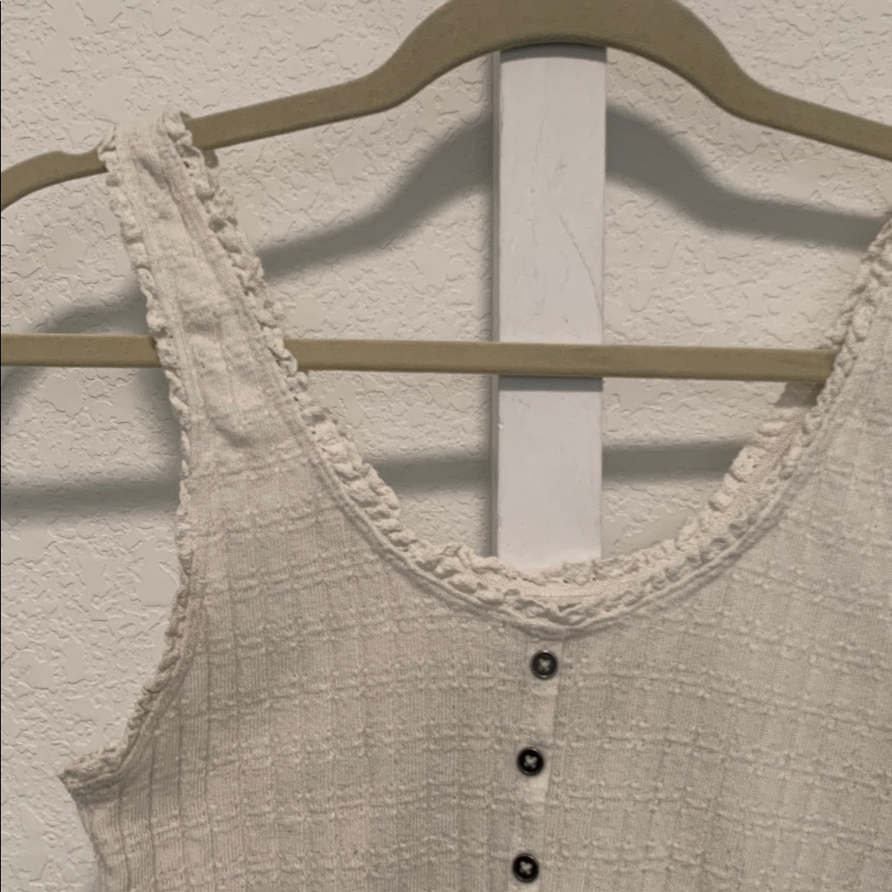 American Eagle White Ribbed Ruffle Trim Tank Top Size Medium - Picture 2 of 7